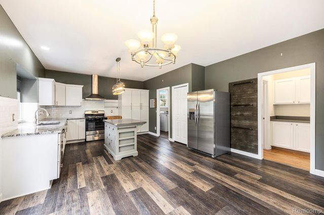 49620 Dunhill Drive, Macomb Township, MI 48044