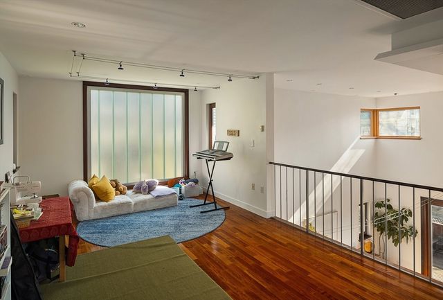 10 Newell St, Cambridge, MA 02140