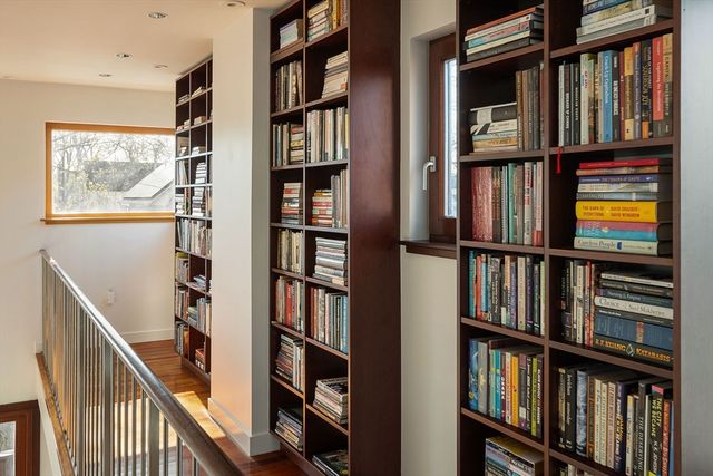 10 Newell St, Cambridge, MA 02140