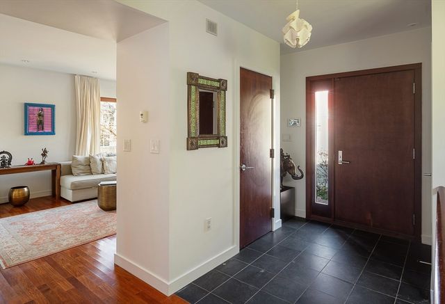 10 Newell St, Cambridge, MA 02140