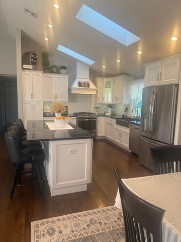 10 Dean Street, Hudson, MA 01749