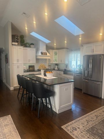 10 Dean Street, Hudson, MA 01749