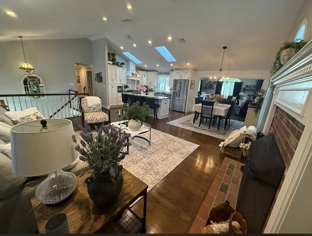 10 Dean Street, Hudson, MA 01749