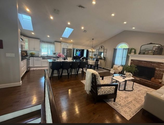 10 Dean Street, Hudson, MA 01749