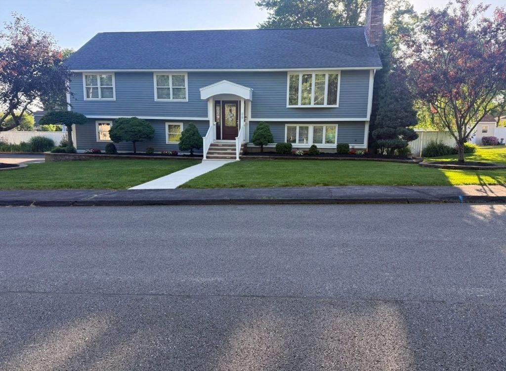 10 Dean Street, Hudson, MA 01749