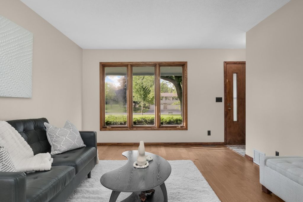 131 Windsor Court, New Brighton, MN 55112 — photo 3