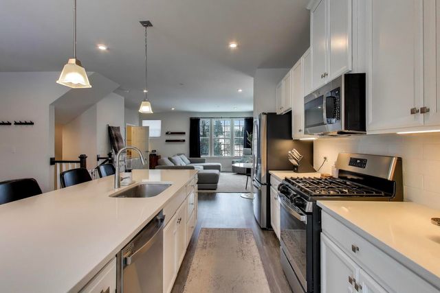 187 Canterbury Way 3D, Lake Zurich, IL 60047