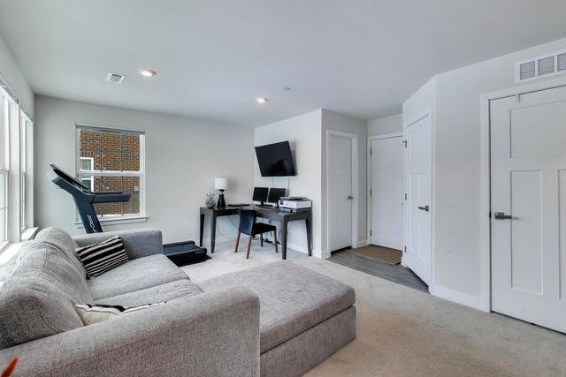 187 Canterbury Way 3D, Lake Zurich, IL 60047