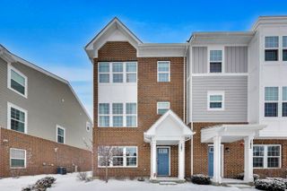 187 Canterbury Way 3D, Lake Zurich, IL 60047