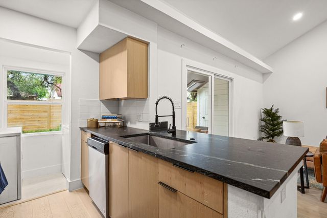 6807 Woodhue DR A, Austin, TX 78745