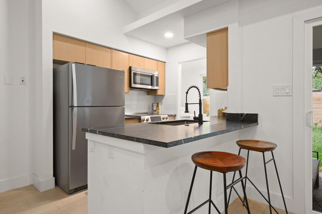 6807 Woodhue DR A, Austin, TX 78745