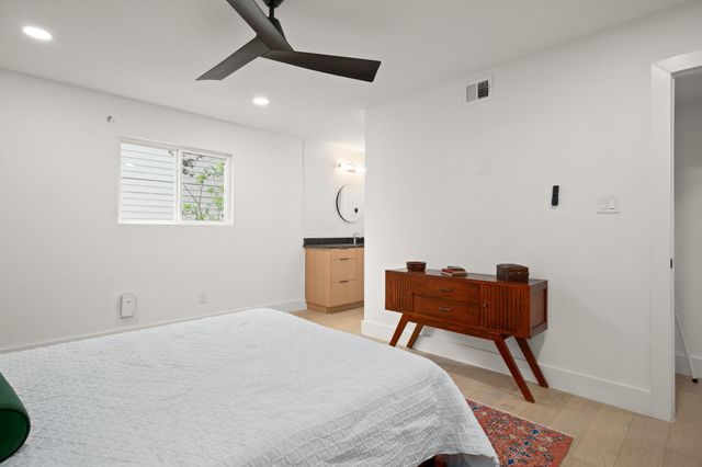 6807 Woodhue DR A, Austin, TX 78745