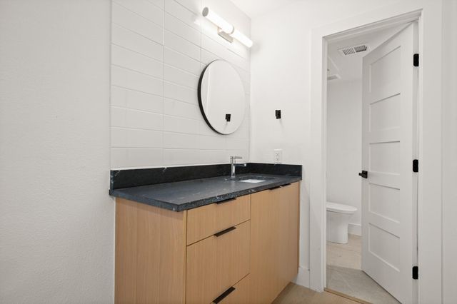 6807 Woodhue DR A, Austin, TX 78745