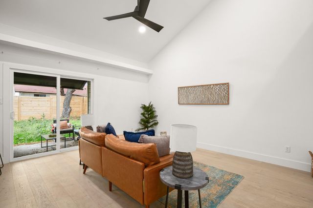 6807 Woodhue DR A, Austin, TX 78745