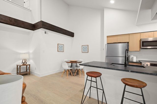 6807 Woodhue DR A, Austin, TX 78745