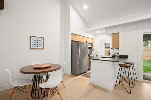 6807 Woodhue DR A, Austin, TX 78745