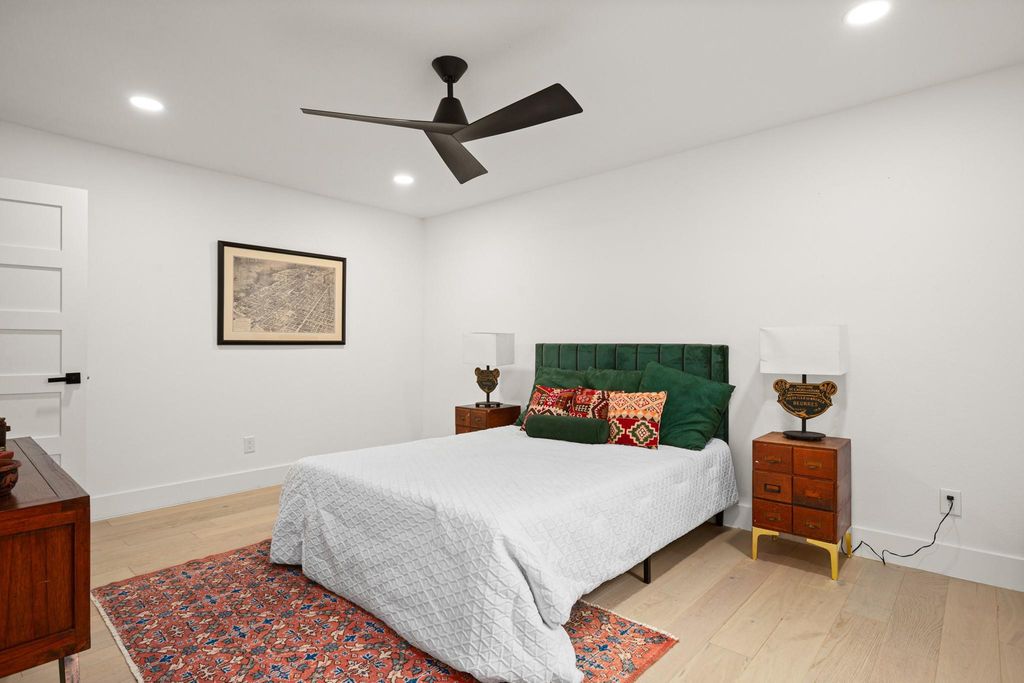 6807 Woodhue DR A, Austin, TX 78745