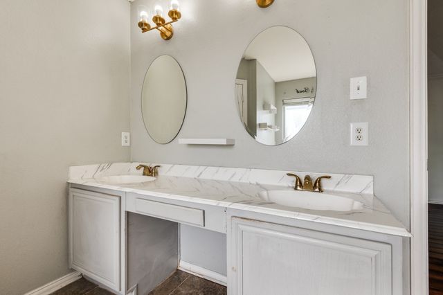 801 Lowe Drive, Cedar Hill, TX 75104