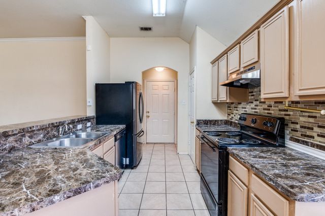 801 Lowe Drive, Cedar Hill, TX 75104