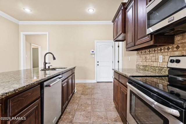 210 Woodhaven Road, Youngsville, LA 70592
