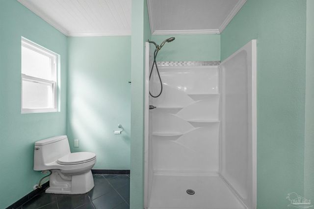 303 SE Gilliland Rd, Pensacola, FL 32507