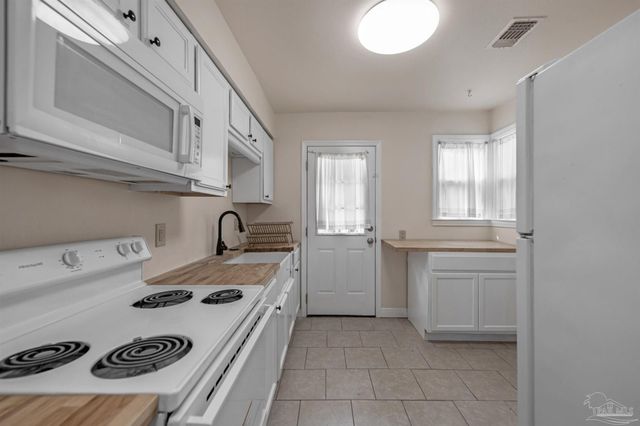 303 SE Gilliland Rd, Pensacola, FL 32507