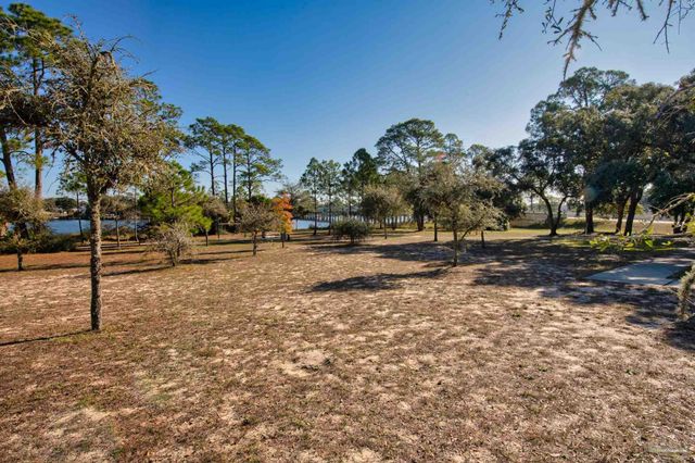 303 SE Gilliland Rd, Pensacola, FL 32507
