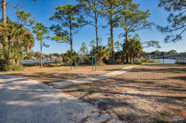303 SE Gilliland Rd, Pensacola, FL 32507