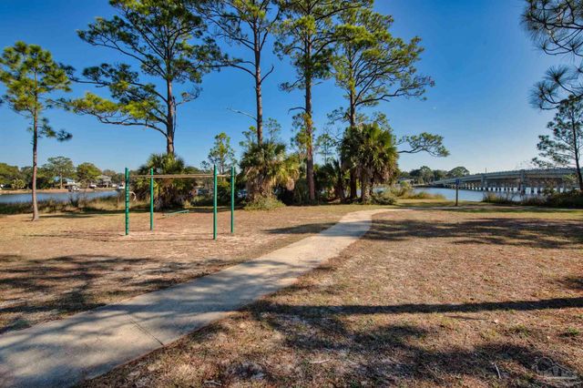 303 SE Gilliland Rd, Pensacola, FL 32507
