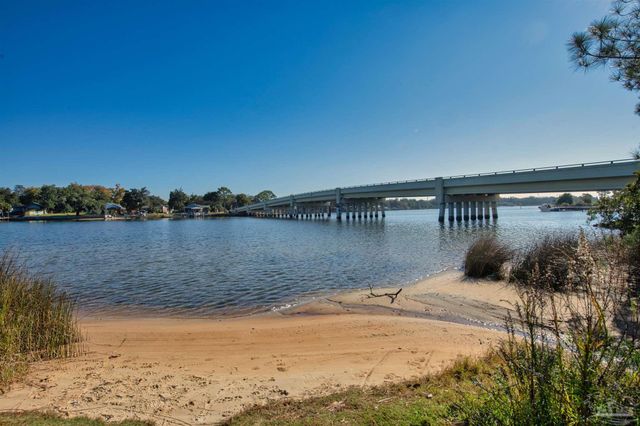 303 SE Gilliland Rd, Pensacola, FL 32507