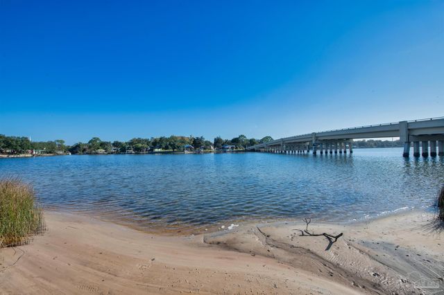 303 SE Gilliland Rd, Pensacola, FL 32507