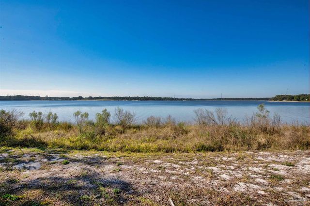 303 SE Gilliland Rd, Pensacola, FL 32507