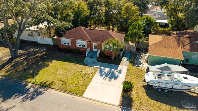 303 SE Gilliland Rd, Pensacola, FL 32507
