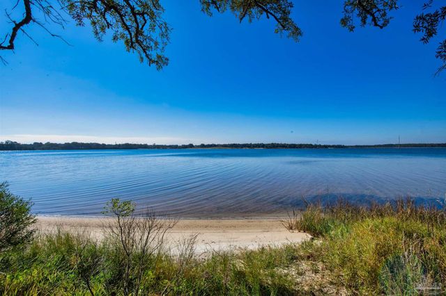 303 SE Gilliland Rd, Pensacola, FL 32507