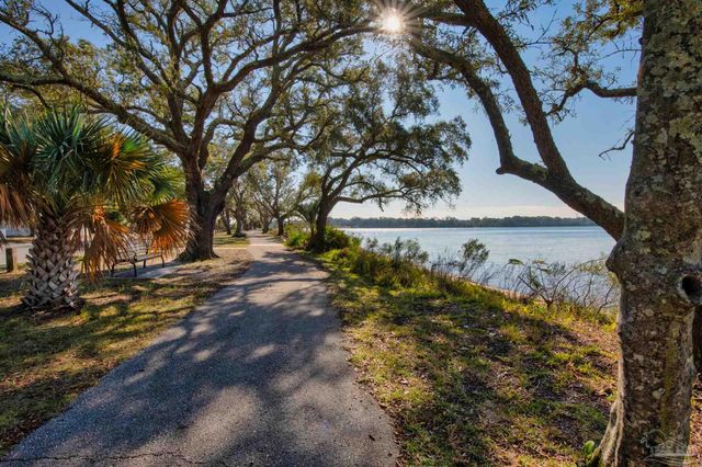 303 SE Gilliland Rd, Pensacola, FL 32507