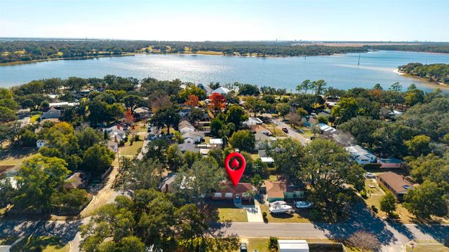 303 SE Gilliland Rd, Pensacola, FL 32507