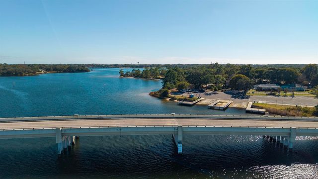 303 SE Gilliland Rd, Pensacola, FL 32507