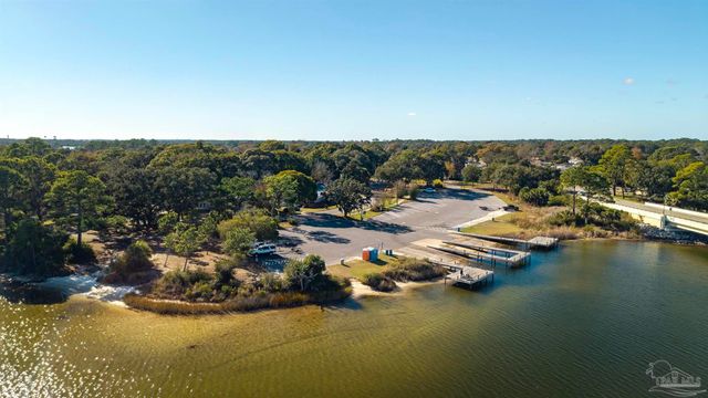 303 SE Gilliland Rd, Pensacola, FL 32507