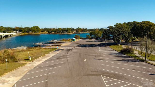 303 SE Gilliland Rd, Pensacola, FL 32507