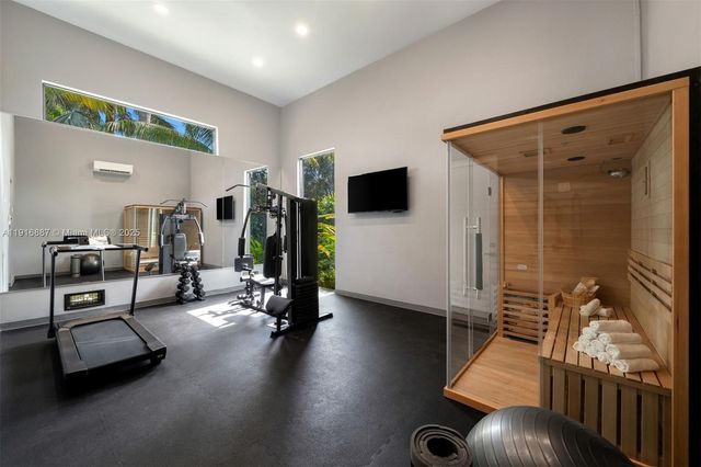 725 NE 77th St, Miami, FL 33138