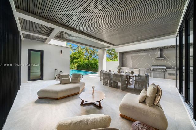 725 NE 77th St, Miami, FL 33138