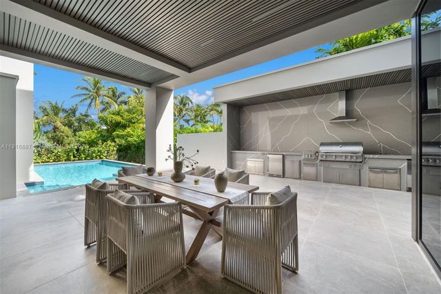 725 NE 77th St, Miami, FL 33138