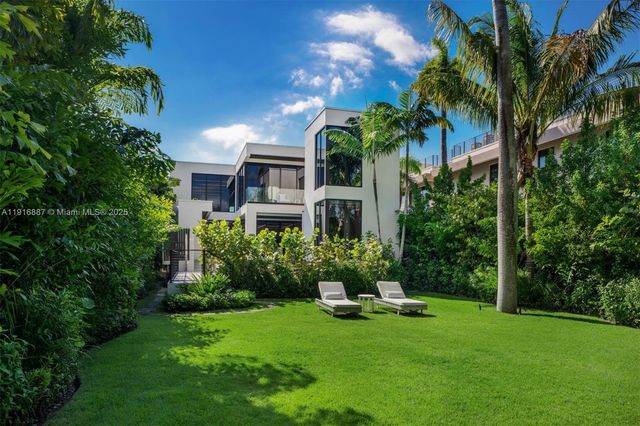 725 NE 77th St, Miami, FL 33138