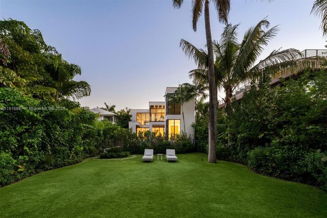 725 NE 77th St, Miami, FL 33138