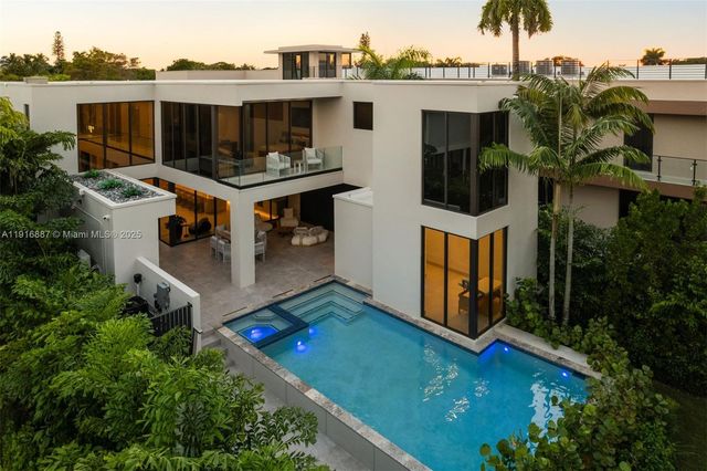 725 NE 77th St, Miami, FL 33138