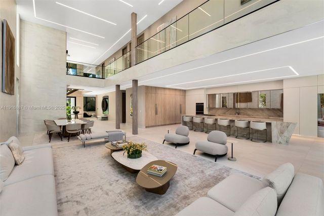 725 NE 77th St, Miami, FL 33138