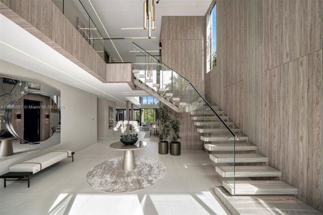 725 NE 77th St, Miami, FL 33138