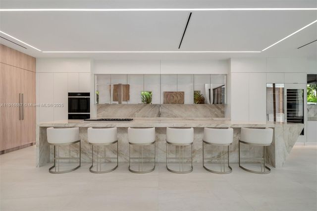 725 NE 77th St, Miami, FL 33138