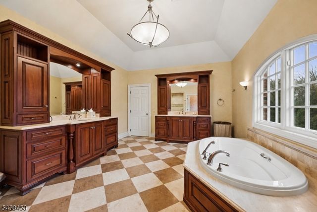 56 WILL LANE, Watchung Boro, NJ 07069