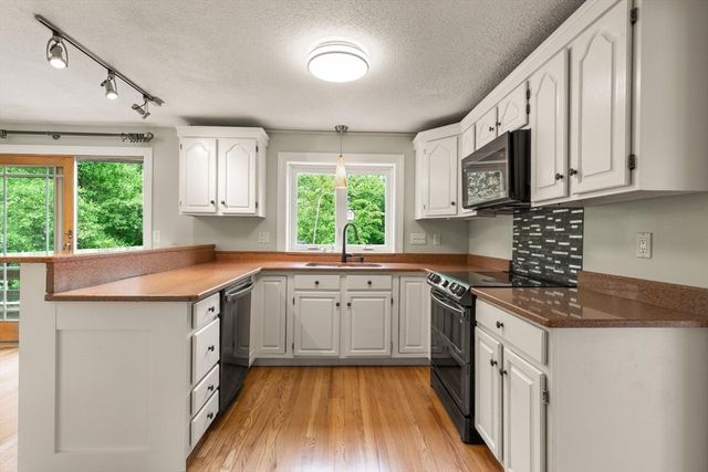 50 Farm Hill Rd, Wrentham, MA 02093